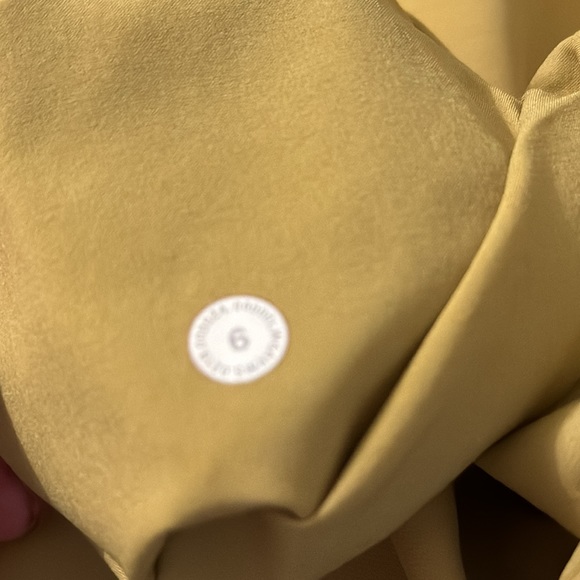LULULEMON On The Fly Crop Pants Woven  Mustard Size 6 - Picture 2 of 5